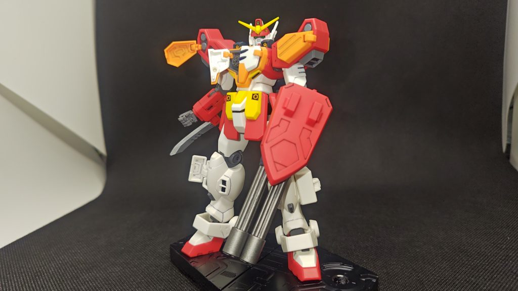 何かで見た記憶がある、ハッチを半分だけオープンしてる姿で見栄ポーズ。