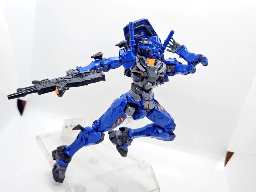 腿部分は癖があって擦りそうでヒヤヒヤしますがよく動く……