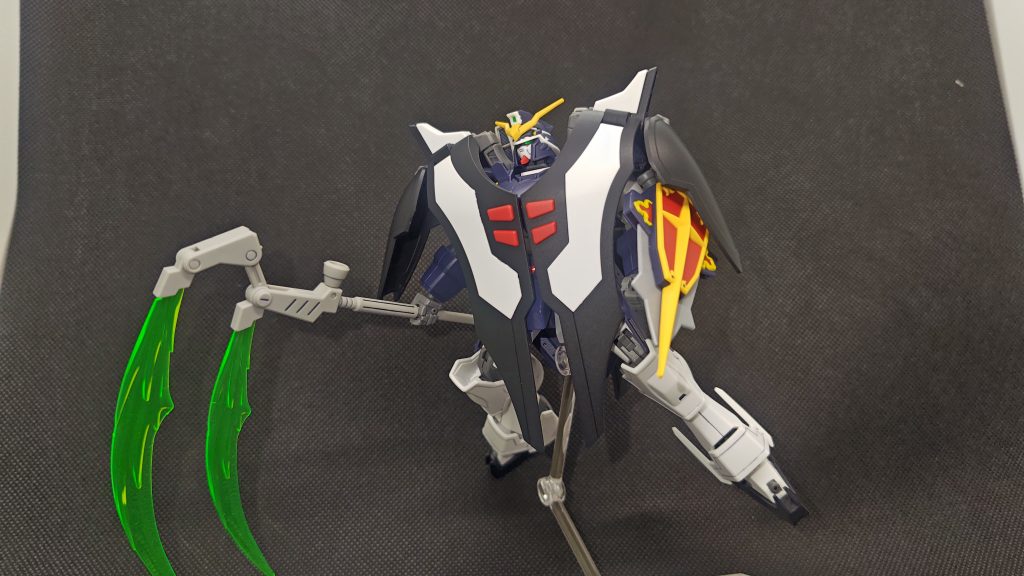 アクティブクロークを閉じた状態で。白が目立ちます。