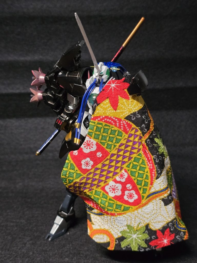 機体名:ガンダム一鬼(ひとつき)古流剣術の家元に生まれた搭乗者が現代で自分の剣技を試す場を求めてガンプラバトルに参加。モビルトレースシステムが採用され、人機一体となって闘う…という設定です。機体名は角状のアンテナと和風な感じから某獣の槍の漫画に出てくる蛇妖から取りました!もう…喰ったさ。ハラァ…いっぱいだ。