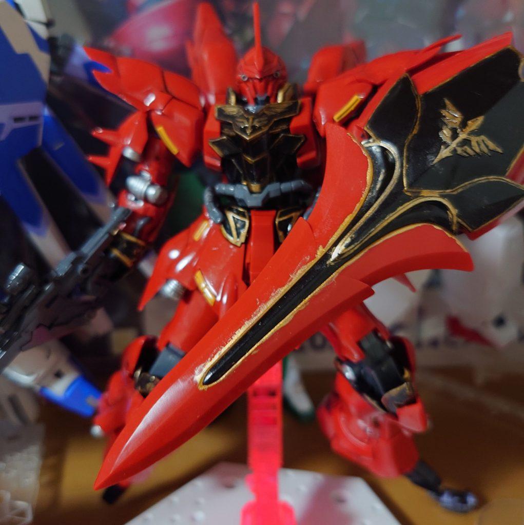 パーツを洗いもせずトップコート吹いたのと雨になったせいでかなり表面が汚くなってしまいました…　まあテスト期間中に無理して作ったのが悪いのですが…エングレービングが汚かったので次やる時はマステを使ってやろうかと思います。次はなににしようかな〜