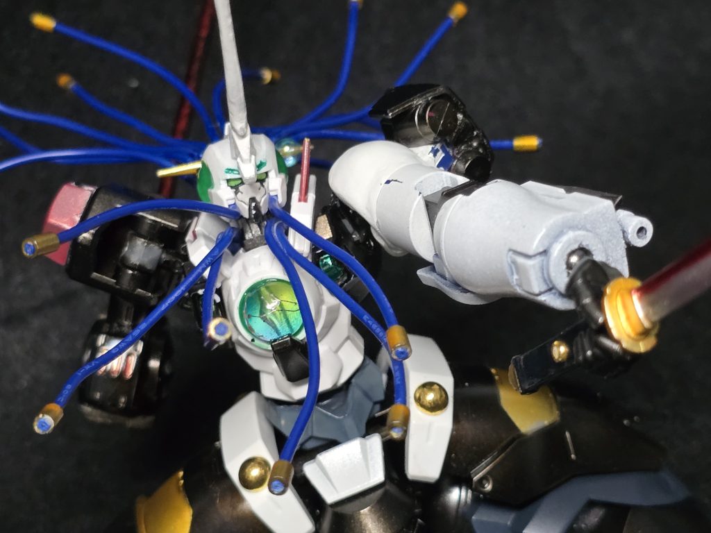 お腹にはとんぼ玉をいれました。