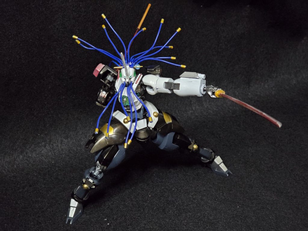 ナドレの頃の名残、髪と髭?についてはリード線で作りました。程よく動かせて中々良かったなって思います!チャームポイントは簪です!