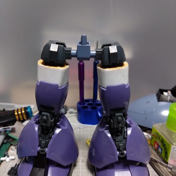 yuubiさんに言われて確認してみましたが股関節はきっちりハマってました。少し広いかもなぁ。近くで見てると気づきませんね。ちょっと詰めるのはすぐできそうです。（2枚目）