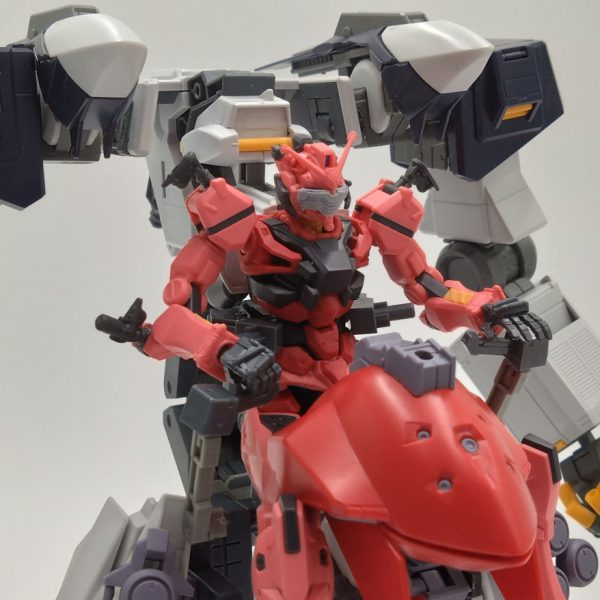 赤いガンダムもとい黒いガンダム用サイコアームド・ベース製作中いまんとこは自立してるけどもうちょい脚関節を強化したい（5枚目）