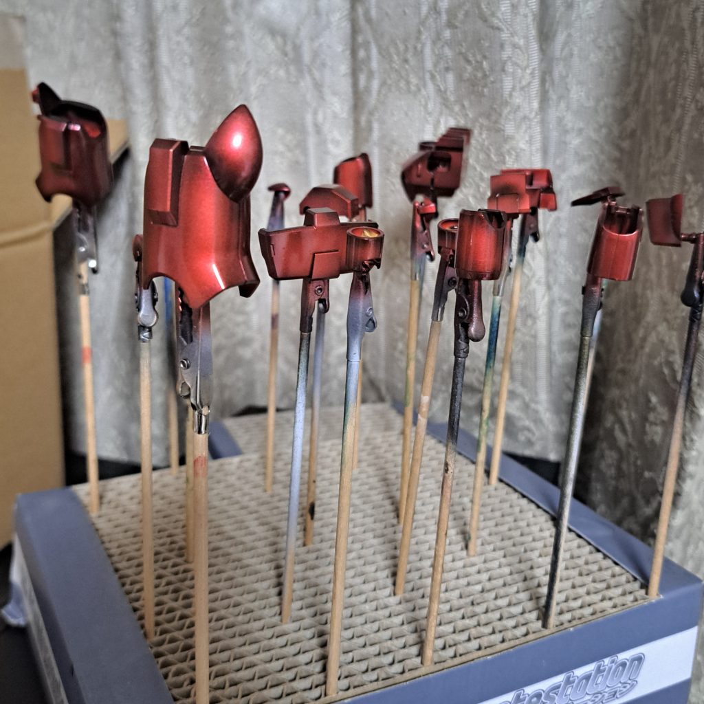 半光沢トップコートで半マットキャンディで仕上げました。綺麗にツヤツヤに塗れていたのでそのままにしたさもありましたが、マットにするのは最初に決めていたので泣く泣く…(結果カッコイイので満足です)