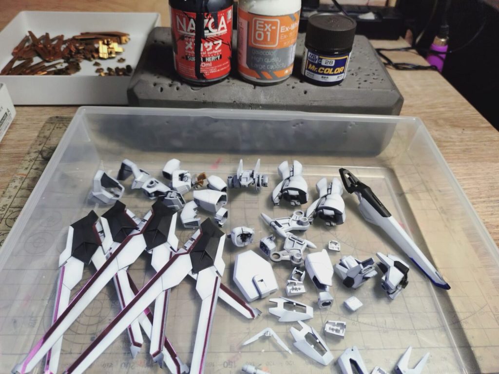 あとはテキトーに色分けもして、デカールは一切使わず完成!