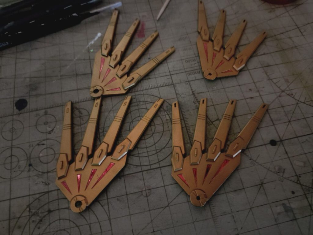 ワンポイントにラピーテープをペタリ。これが付属のプラスチックシールとやらとかなりマッチ(笑)