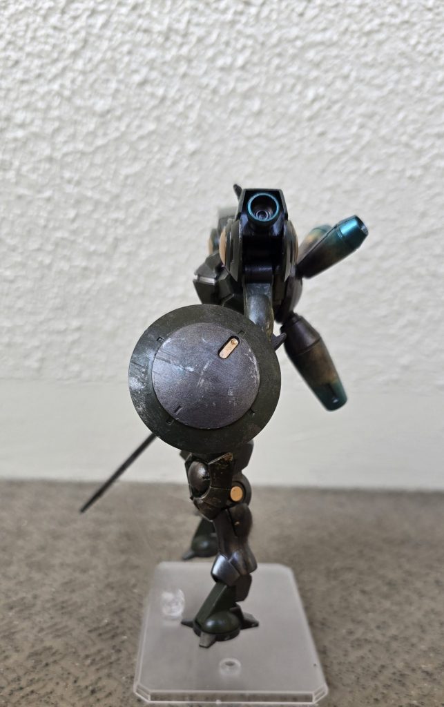 反対側は焼鉄色。使い古した感じの塗装剥げも表現してます。