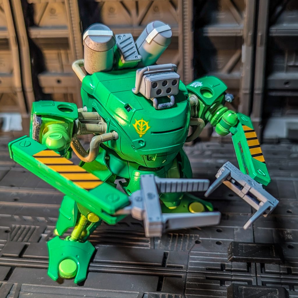 してドラケンE！胸に輝くジオンマーク！