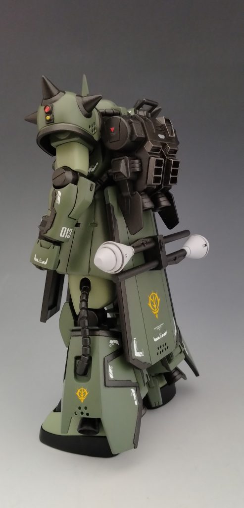 背面のデカールはもう少し貼ってもよかったかも?と反省です。高機動のバックパックって武装追加が難しいのが悩ましいですね。