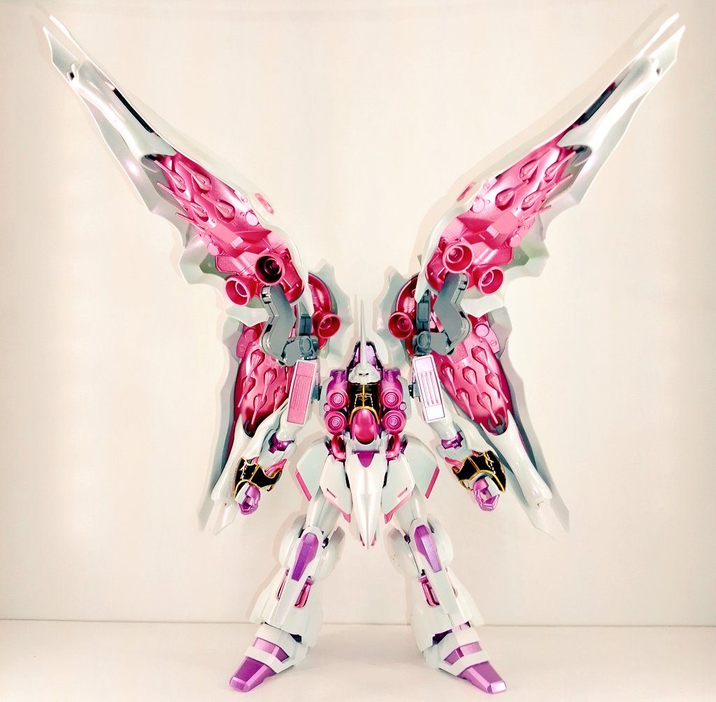 四つ有るバインダーの前方2つを上げたこのスタイルとても好き♪ビット一つ一つ塗装棒に付けて塗装…HGキュベレイのビットエフェクトパーツ使えるか?と試しましたがサイズが合わず(涙)