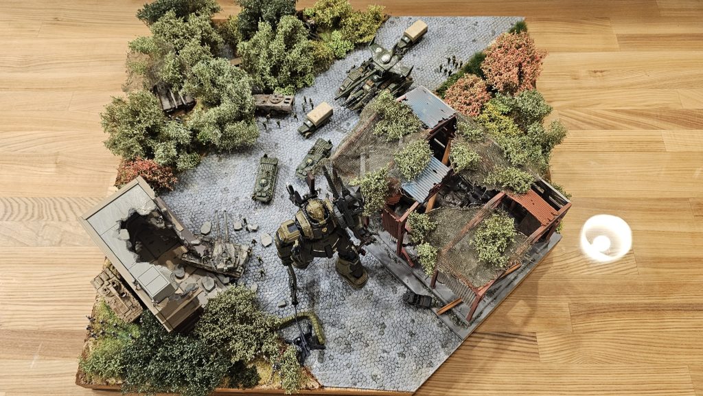 上空からの写真です。むちゃくちゃわかりにくいですがマゼラアタックの奥側真横くらいにしれっと迷彩を施した12.7cm連装広角砲を配置してます。