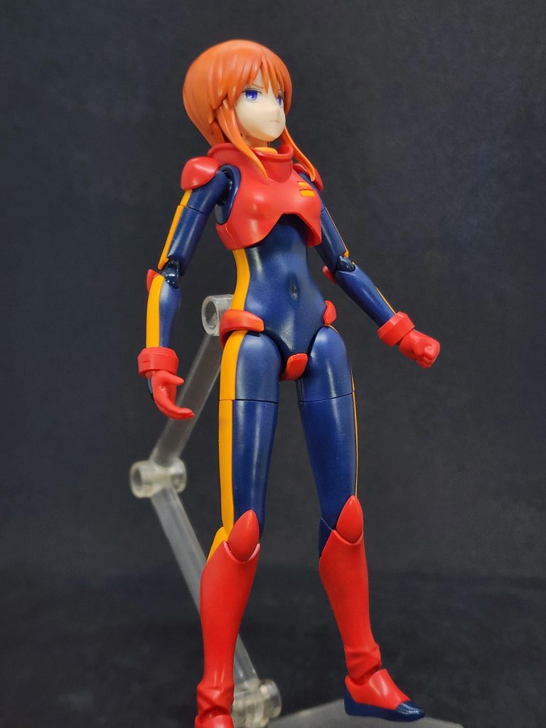 胴体など濃い青部分は、薄い紫を下地に吹いて、それを若干残すとか潰すなどして影をつけてみました。