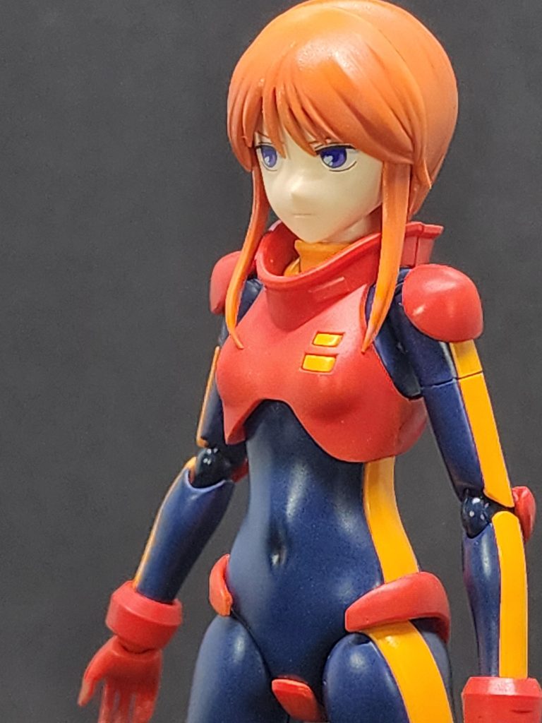 胸部や股部分の赤は下地に使用しているオレンジを吹いてます。上同様に影をつけてみたつもりですが、ほぼ効果無しです…