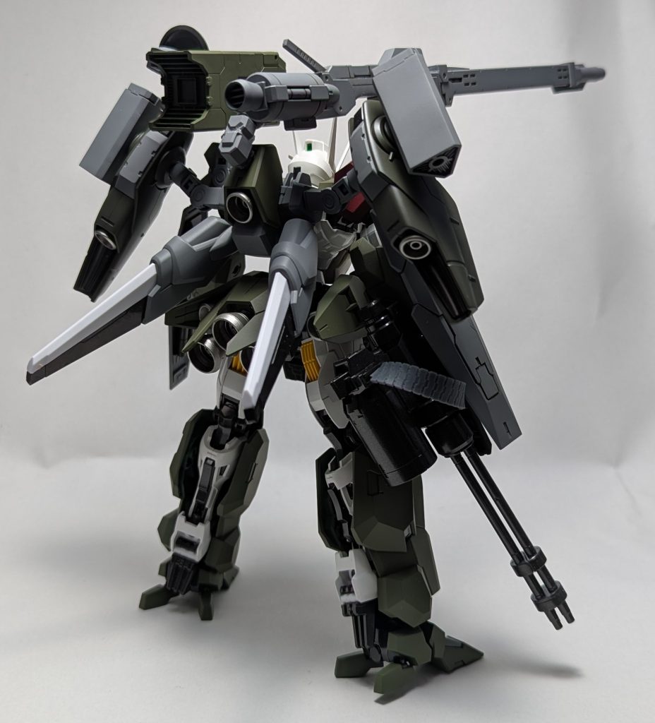 「フェーゲフォイアー」展開状態 駐機状態(背面側)(バックパックにエスカッシャンのような物がついているが、これは形状が同じなだけのただのAMBAC用の装備である。)