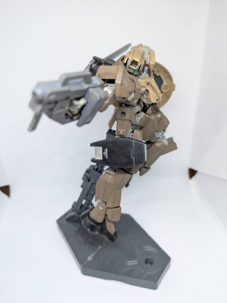 エイハブリアクターは独自解釈で赤色に塗っていますが、多分公式には無いんじゃないだろうか。黄色は缶スプレーだと上手く色が乗らないのと、個人的な好みなので今後も赤色で塗るでしょう。