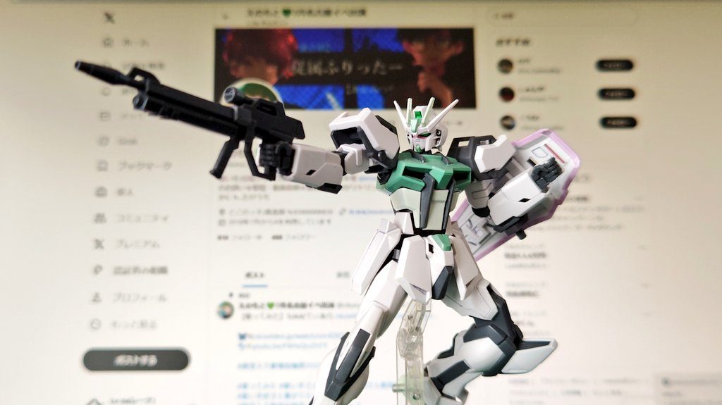 ｢機体がピーキーな分、武装は扱いやすく。｣という事で左腰部にアーマーシュナイダーに変わってビームサーベルを内蔵している。それ以外は通常のストライク(ルージュ)から変更なし。VPS装甲の電圧調整やパワーエクステンダーの強化によって本来難しいストライカーパック無しでのビームライフルやビームサーベルの運用が可能になった。