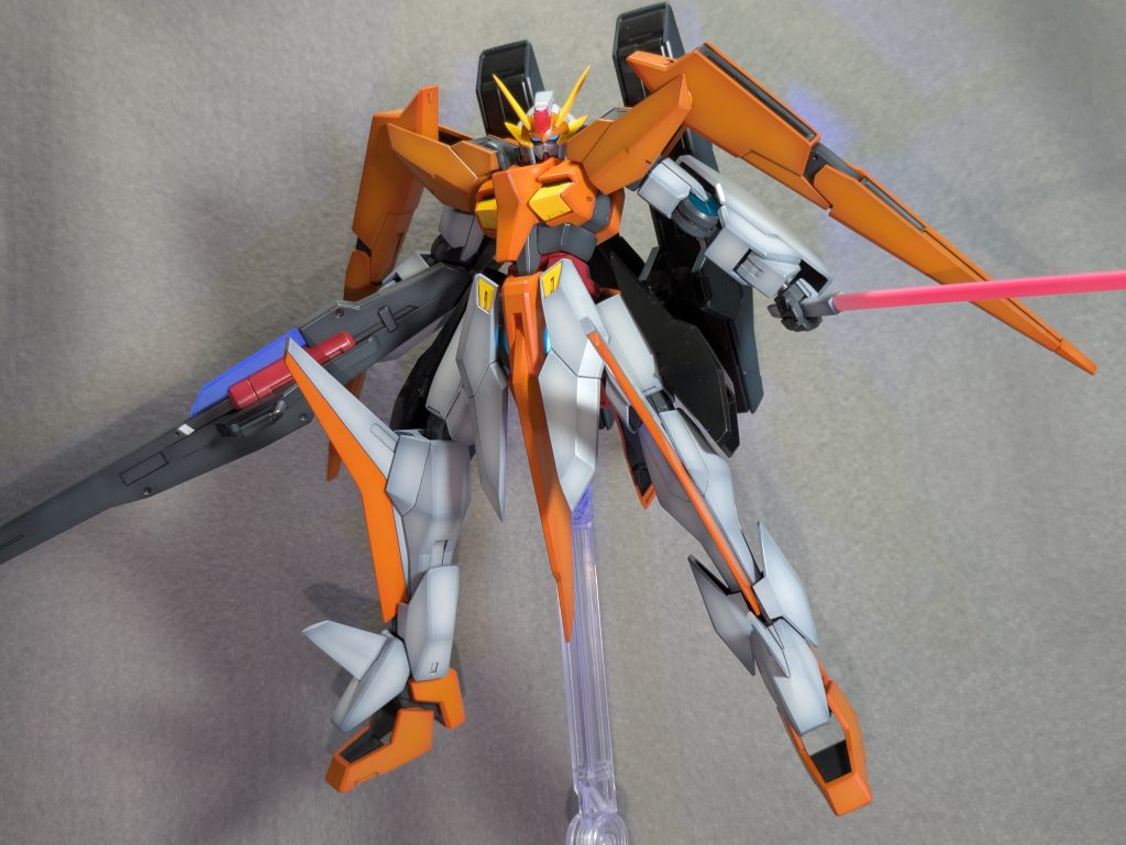 ご覧いただき誠にありがとうございました ※以下、自分用塗装メモ■オレンジ下地ブラウン+オレンジ→キアライエロー+オレンジ+クールホワイトでハイライト■イエロー下地キアライエロー+オレンジ少量→キアライエロー+クールホワイトでハイライト■レッド下地ハーマンレッド+ブラウン少量→ハーマンレッド+クールホワイトでハイライト■武器、関節部グレー下地ウイノーブラック+クールホワイト→下地色に白を混ぜたものでハイライト※武器は上から薄くムーンストーンパール■ミサイルコンテナのブルーグレー下地シアン+イエロー+ウイノーブラック→下地色に白を混ぜたものでハイライト■黒に近いグレー(大腿部側面、機首)下地ウイノーブラック+クールホワイト少量+ブラウン極少量→下地色に白を混ぜたものでハイライト■ホワイト下地シアン+マゼンタ+ウイノーブラック+クールホワイト→クールホワイトでハイライト■カメラアイ下地ホワイト→蛍光ブルーグリーン+ホワイト■額センサー蛍光レッド(ガイア)+マゼンタ■武器センサー蛍光ブルー■レンズ蛍光ブルーグリーン+蛍光グリーン+蛍光ブルー極少量(全てガイア)■クリアコートスーパークリアⅢUVカット光沢とスーパースムースクリアーを7:3くらいで混ぜたもの■スミ入れレッド、オレンジ部:フラットブラウン+フラットブラックホワイト部:ジャーマングレイその他:フラットブラック