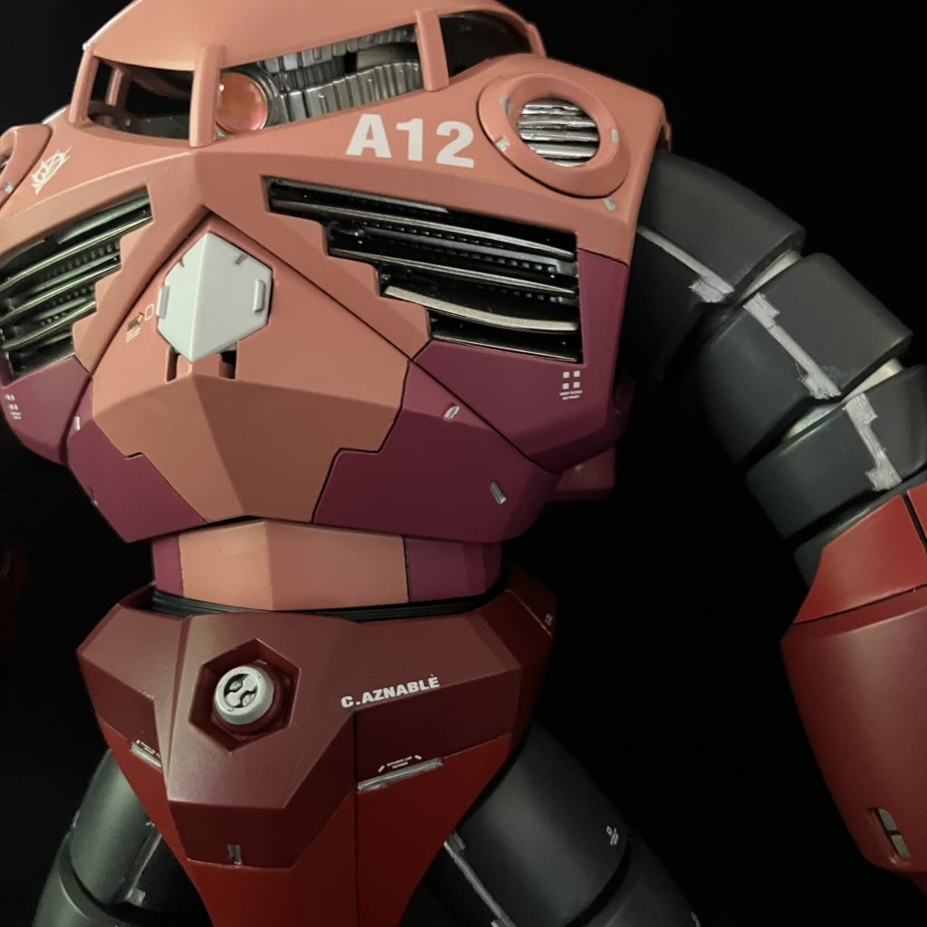 腕と腿は装甲を合わせたように見えるように、1mmの溝をつけました。