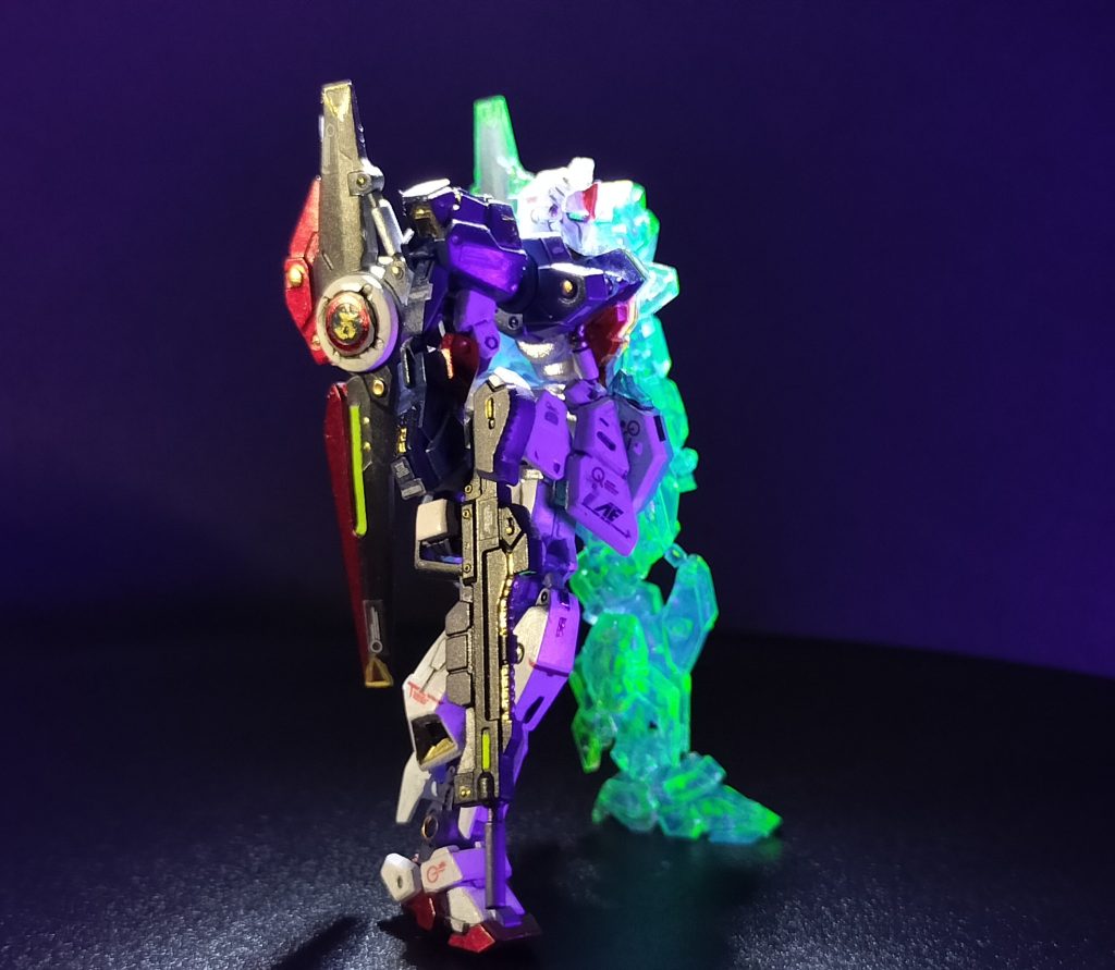 14.    で、クリアブルーと相性のよいカラーリングならば、ガンダム系のトリコロールでいいんじゃない？と。ドラえもんのザンダクロス以外は、ガンスタで見渡しても、ありそうでないですからね。白式とか零式とかはなくもないですが（笑）