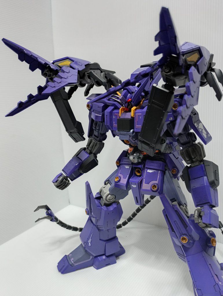 口?を展開してキャノン形態になります。腹部3連メガ粒子砲+メガソニック砲との同時斉射で、滅茶苦茶すごいのを放つのだと思いますW