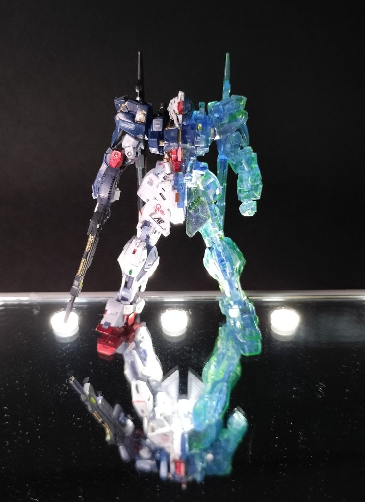 15.    でも、ガンダム系のMSの開発機体ならば、ガンダム系のカラーリングというのも説得力も無きにしも非ず？