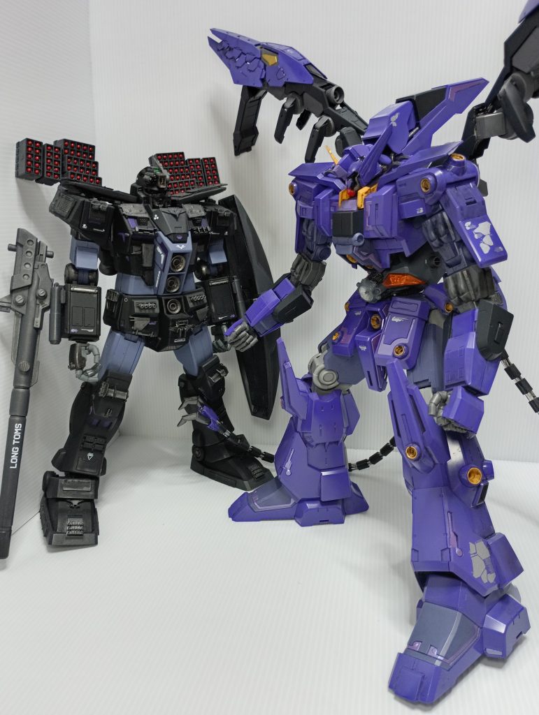 以前作ったサイコガンダムと…絶対出会いたくないMAVです。(ちなみにサイコガンダムは改修して背部ミサイルが100発となりました)