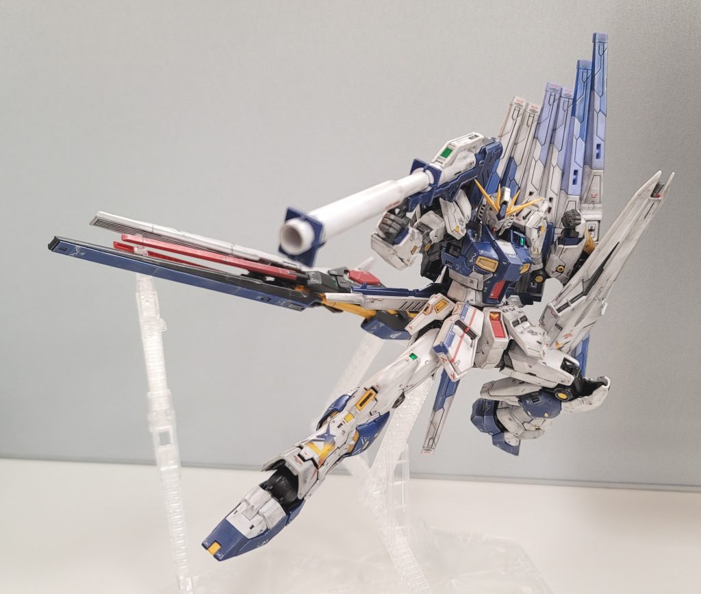 ロングレンジフィンファンネルは設定上普通のフィンファンネルと同じ遠隔操作が可能なので飛ばせてみましたアクションベース用の穴が全然ないのでスタンドアームを複数使って載せています