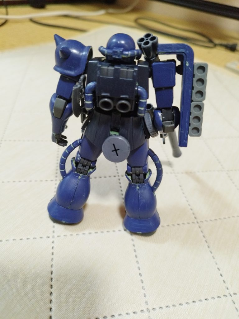 後ろ姿ザクマシンガンの弾薬を装備させてます次回はvガンダムを作成します！