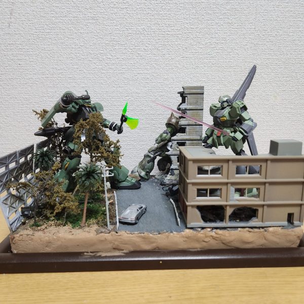 初めての投稿です。初心者にしてはまあまあできたと思っています。ザクは結構頑張りました。塗装もしてみようと思います。　これからどんどん投稿していきます。   （1枚目）
