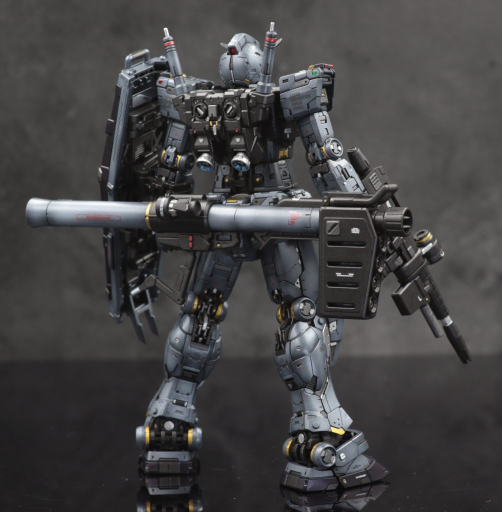 プリズムライラックブラックに合わせて全体のトーンを落として塗装。グラデーション塗装後にムーンストーンパールで金属感を出してます。メタリックカラーの塗り分けを増やし、高級感をイメージしてみました。