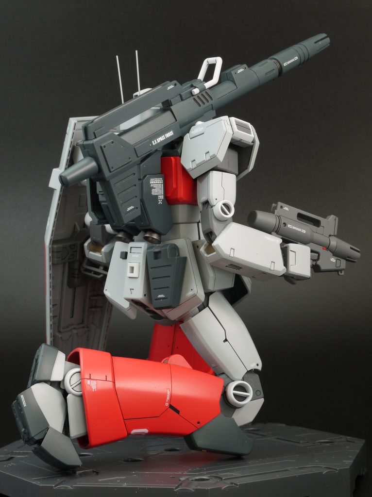 センチネル版ジムキャノンは皆さんやりそうなコンセプトですが、ネット上でも数件しか見かけないと思います。特にMGでは見たことがないです。キットがもったいないからですかね…。まあまあキレイにまとまったかなと思いますがいかがでしょうか。Ver.Kaガン、ジム改と似たものの制作が続いたので次はMGで別モノをつくろうと思います。キットをベースにして、MGではキット化されていない機体に改造します。ご覧いただきありがとうございました。