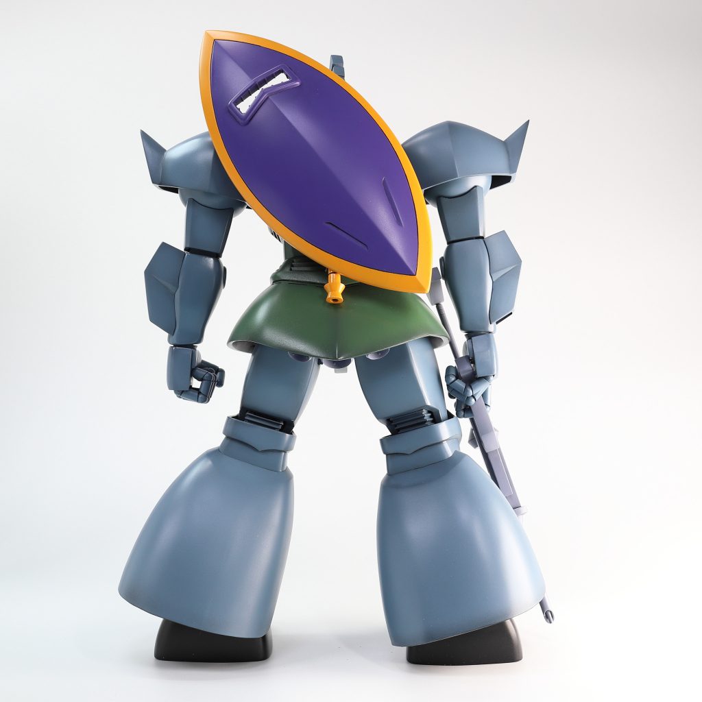 後ろ姿ビームナギナタは磁石でくっつくようにしています。