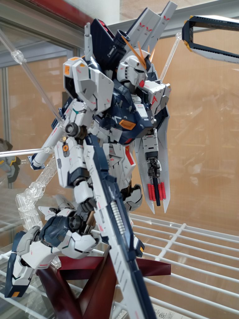 MG νガンダム Ver.Ka 全塗装仕上げのご紹介です！–4枚目/制作者：おもちゃ屋のてんちょー