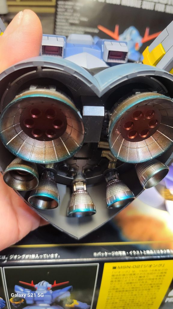 やらしい訳ではありませんが、スカートの中を覗いてみたり…