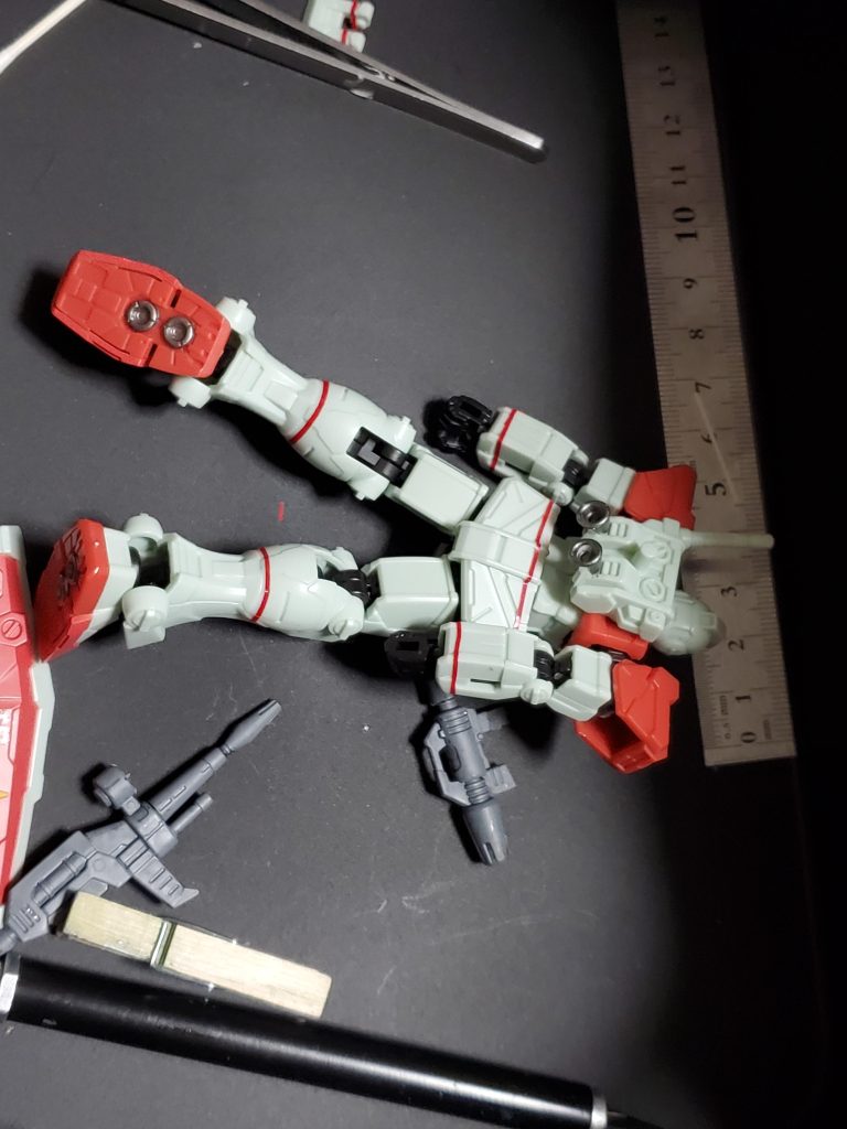 武器類やバーニア等を部分塗装。