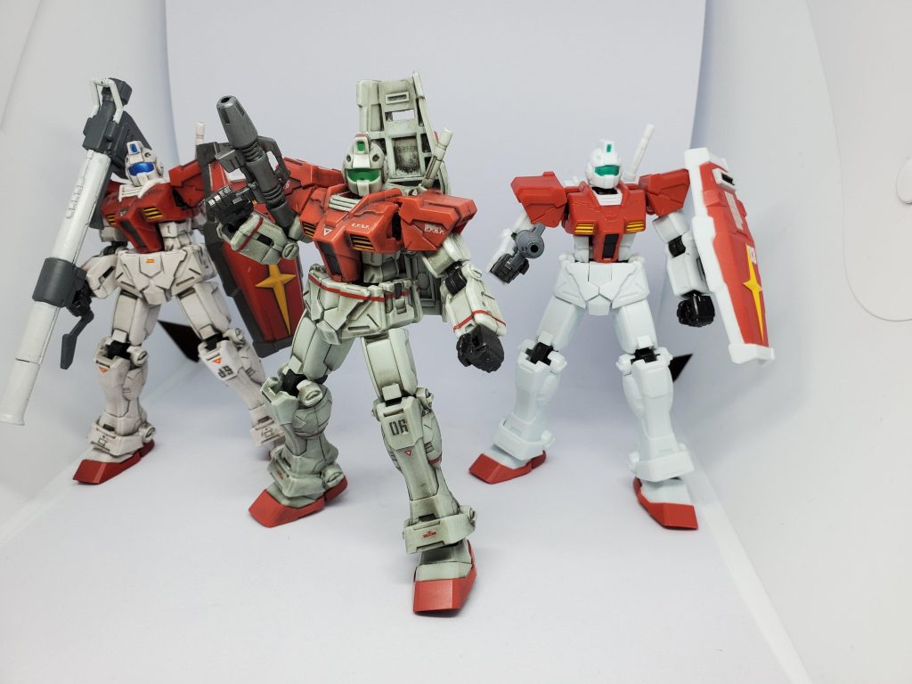 今までに出たジム三種。リアルタイプカラーにはライフルでなくバズーカ、新弾には二本差ランドセルとちょっとずつオプションに違いが(((^_^;)