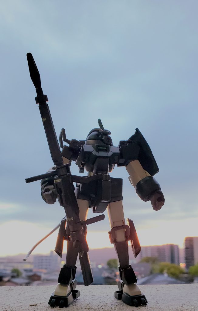 ちょっとお外へ。逆光のシルエットも、なかなかいい感じ。