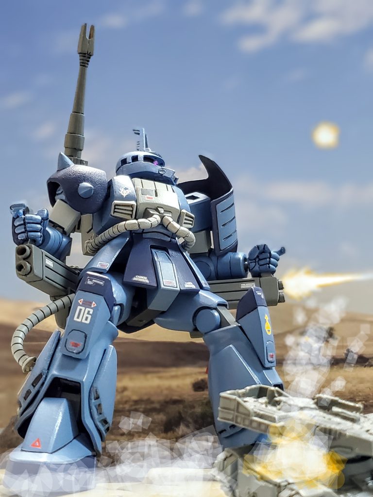 開戦前、MS教導隊に所属し教官を務めていたイアン中尉は、瞬く間に操作技術を習得❕中近距離で威力を発揮するビックガンも使いこなし、間合いを問わずザクキャノンの性能を存分に引き出していた🤩✨宇宙世紀0079年9月下旬、シャア少佐は巧みな戦術で連邦軍の『木馬』の大気圏突入コースを妨害し、ジオン勢力下である北米大陸に降下させた👍✨それを撃破するべくニューヤーク支部ガルマ大佐の一個師団が迎え撃つ🎵だが『木馬』の戦闘能力は想像以上に高く、度重なる討伐を退けていた…😔💦