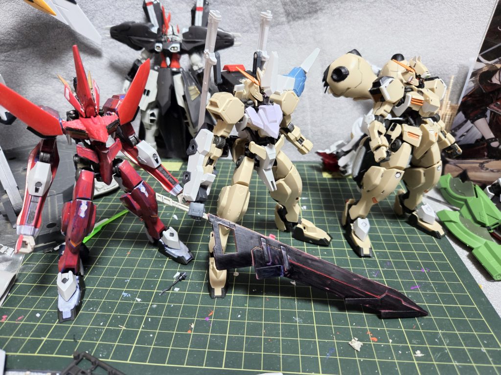 今回使用した素体はグシオンリベイク。かつて作ったエリゴスと通常組のグシオンリベイクを見比べながら製作していきました