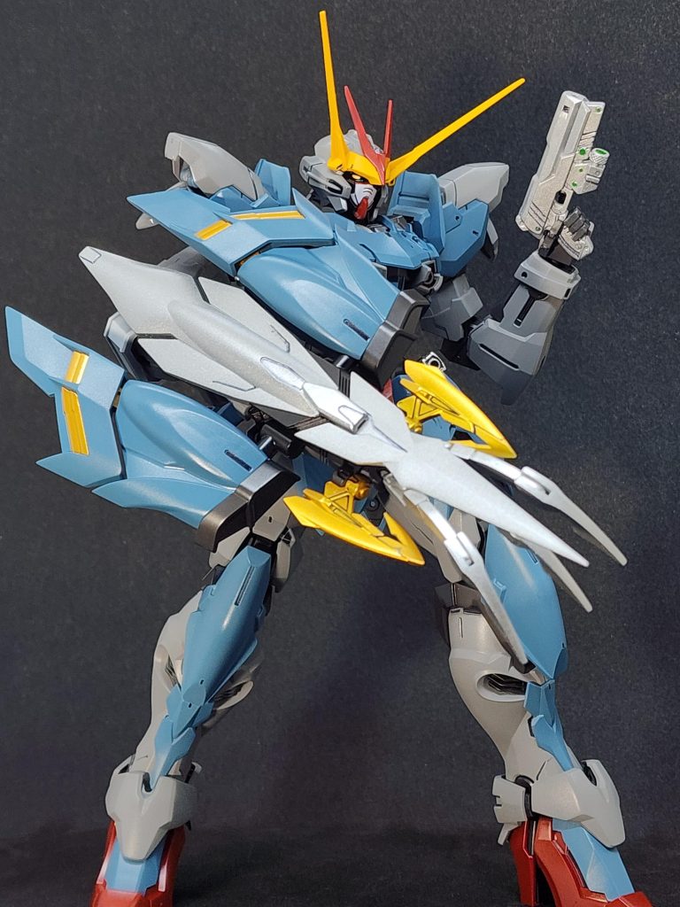 色合いはなんかこう…ストライクノワールとGセルフ足した。みたいに思ってます(笑) いっそ中二病発症させて黒ベースにブリッツぽく仕上げれば妥当にカッコよくできたろうに…