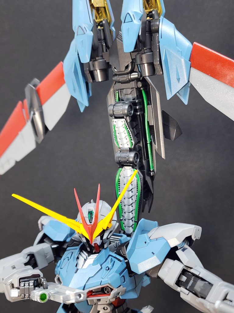 ヴィダールでもそうしましたが、こうゆう動力パイプっぽい部分は普段赤色で塗るのですが、今回はなんとなく緑にしてみました。