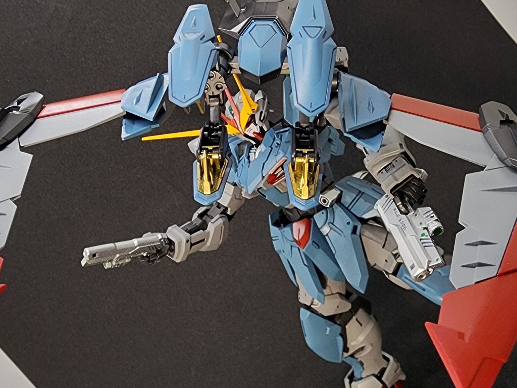 パーツの可動的にも雰囲気で斜めで撮影したらそれっぽいのでは…?と何枚か斜めに撮ってみました。それっぽいとは…汗