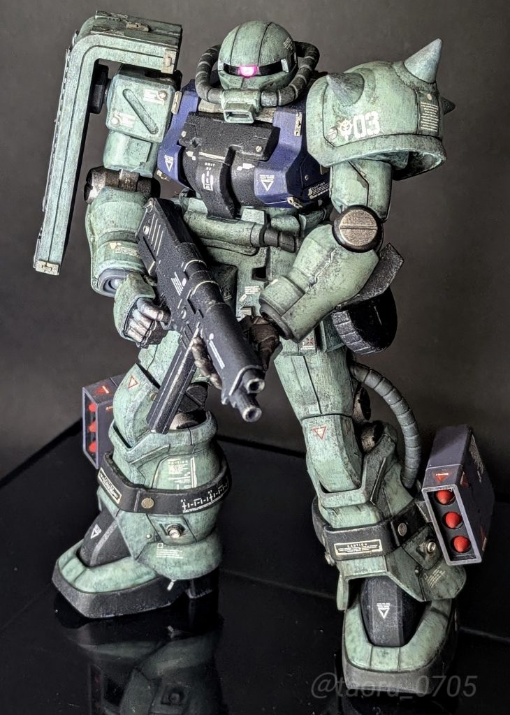 清水圭さんの筆塗りに挑戦し始めて5作目となりました。結論は、やっぱり難しい!でも楽しい!最近は清水圭さんご本人以外のモデラーさんが清水圭さんの筆塗り法を解説されているものが増えてきた印象です。中でも「taka-taka-52」さんのブログがとても参考になっています。展示会でtaka-taka-52さんとお会いした際に筆塗り塗装についてお話を伺ったら、清水圭さんの塗り方を大いに参考にしているということでしした(筆塗り界隈での清水圭さんの影響力の強さを感じました)。今回はブログにも書いてあった通り「とにかく下地を透かす(塗りつぶさい)」意識で塗装を進めました。不安になっても清水圭さんの本とtaka-taka-52さんのブログを見て「これで大丈夫!」と自分に言い聞かせてました。結果、自分史上では一番上手くいったと感じたので、お2人の偉大さを痛感いたしました。バンザイ!↓参考にしたtaka-taka-52さんのブログです