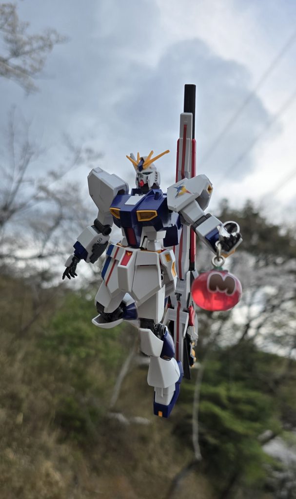 ん〜実に怪しいトマトを持ってるが...そんなことはどうでもいい。