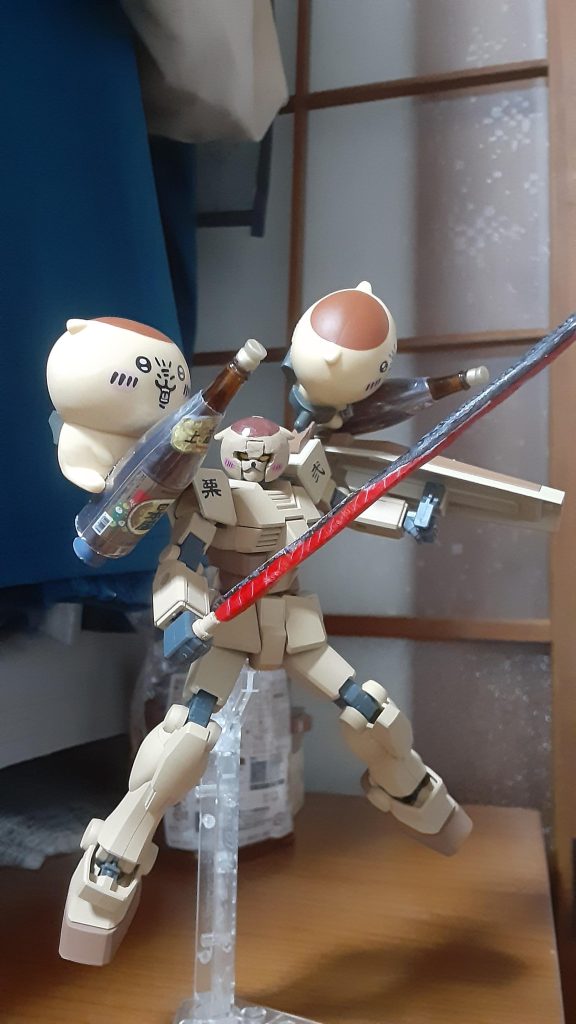 敵に近づかれても近接戦闘用装備“鮭とばサーベル”で相手をしばき倒します(笑)