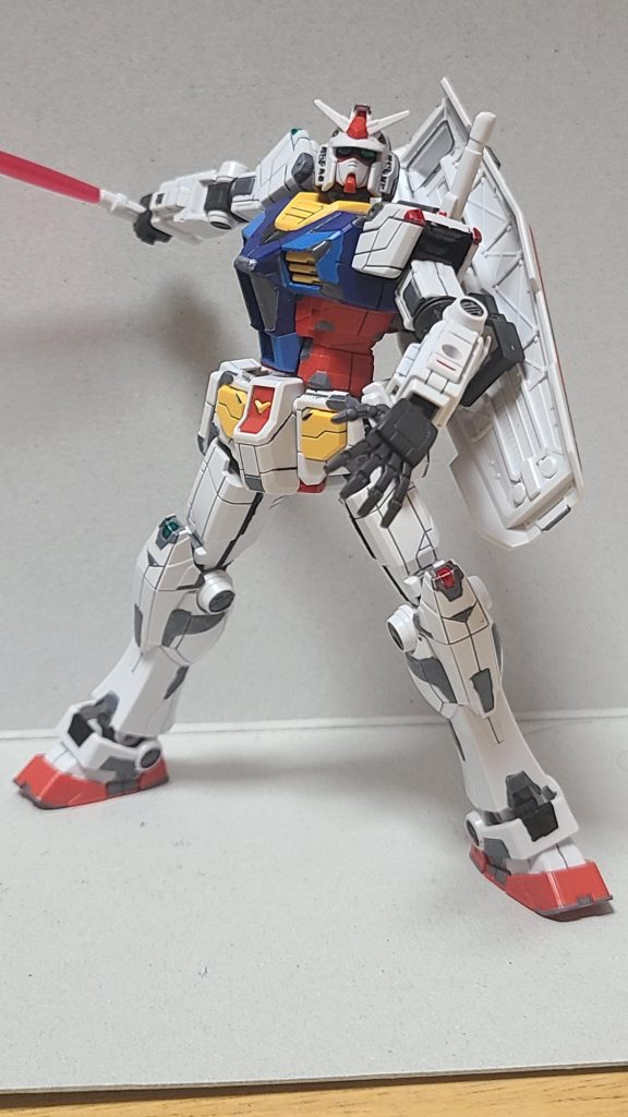 HGの横浜ガンダムから平手とギャンシュトロームからサーベルエフェクトを持ってきて一枚。EGってポージング取らせ辛いですね……