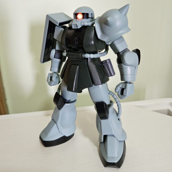 最近素組みで積みプラ崩しの箸休めとして作っているザクリバイブじゃなくてHGUC40の方