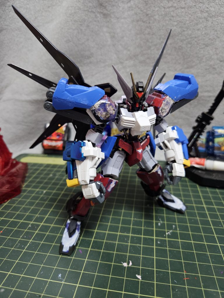 模索中の写真。百分の1エクシアのランナーを以前メルカリでゲットしてたので今回使ってみました。デカイ腕違和感がありませんでしたね